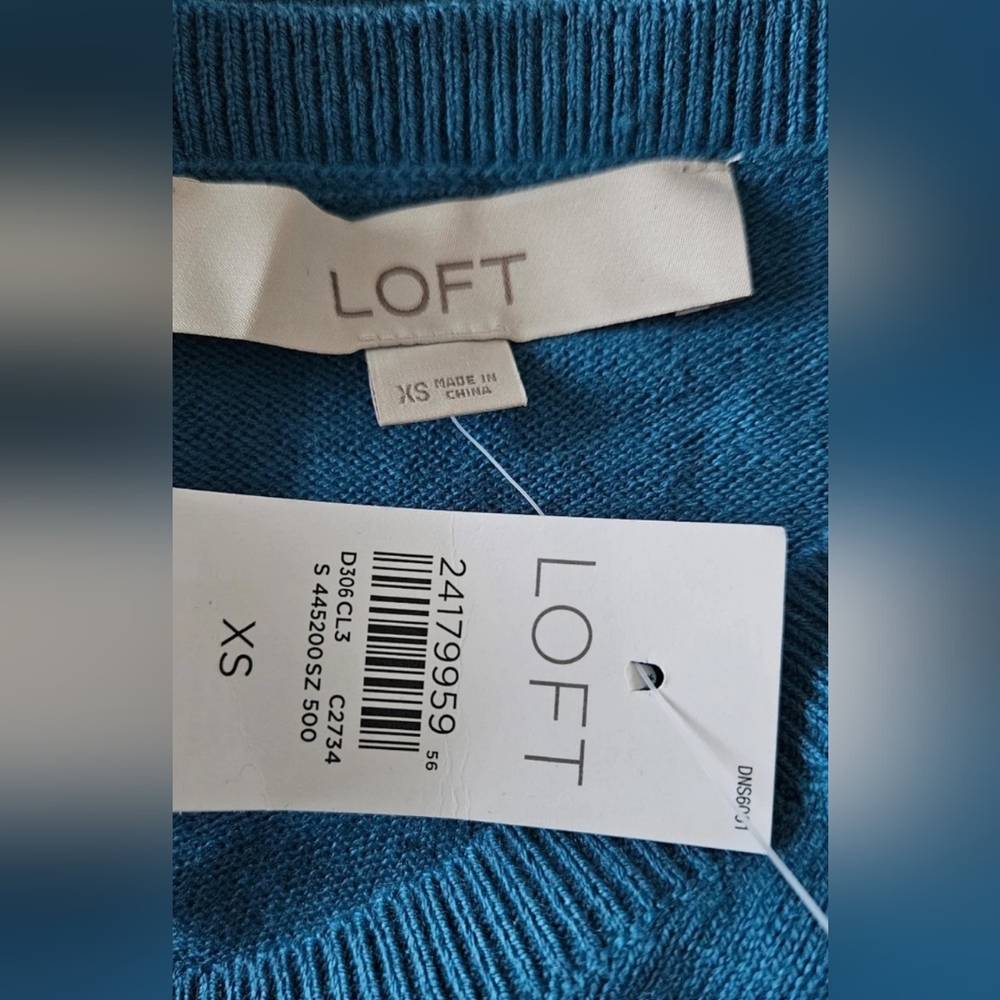 NWT LOFT Teal Blue Long Sleeve Crewneck Novelty Sweater Wolf Husky Dog XS - Picture 6 of 8